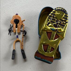 Benders Egyptian Pharaoh Tin and Figure Set